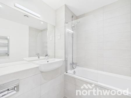 2 bedroom Flat to let in Cantia Place, Ashford, TN23