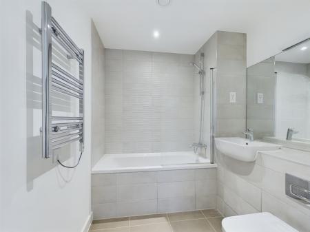 2 bedroom Flat to let in Cantia Place, Ashford, TN23