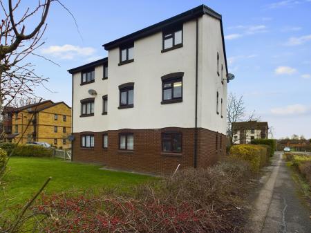 2 bedroom Flat for sale in Longacre Road, Singleton, Ashford, TN23