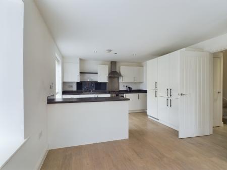 4 bedroom Detached house to let in Risborough Lines, Folkestone, CT20