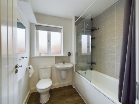 4 bedroom Detached house to let in Risborough Lines, Folkestone, CT20