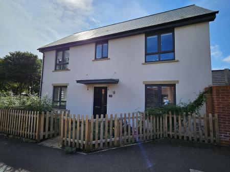 4 bedroom Detached house to let in Risborough Lines, Folkestone, CT20