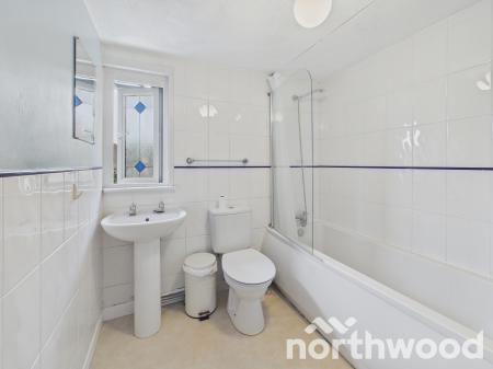 2 bedroom Terraced House for sale in Hythe Road, Ashford, TN24