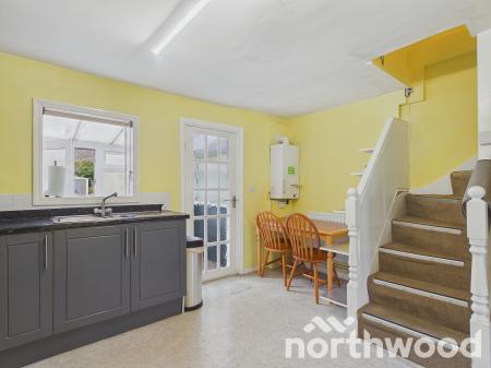 2 bedroom Terraced House for sale in Hythe Road, Ashford, TN24