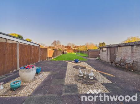 2 bedroom Detached house for sale in Kingsnorth Road, Kingsnorth, Ashford, TN23