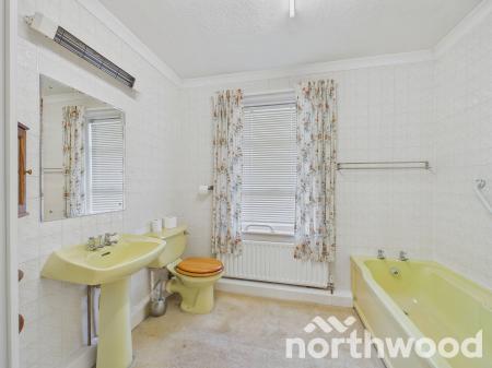 2 bedroom Detached house for sale in Kingsnorth Road, Kingsnorth, Ashford, TN23