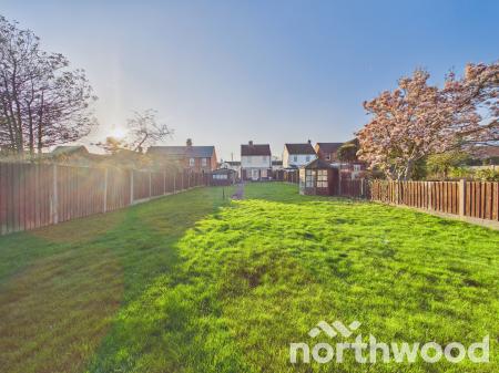 2 bedroom Detached house for sale in Kingsnorth Road, Kingsnorth, Ashford, TN23