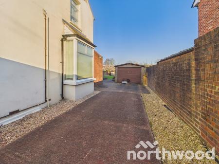 2 bedroom Detached house for sale in Kingsnorth Road, Kingsnorth, Ashford, TN23