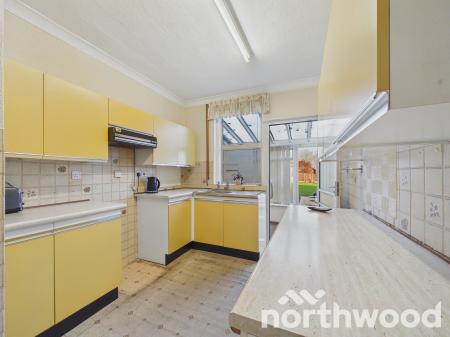 2 bedroom Detached house for sale in Kingsnorth Road, Kingsnorth, Ashford, TN23