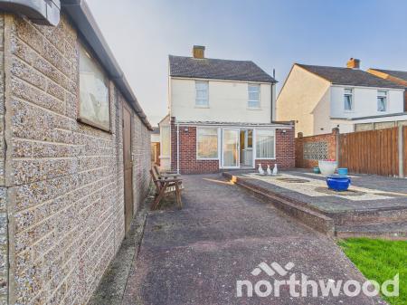 2 bedroom Detached house for sale in Kingsnorth Road, Kingsnorth, Ashford, TN23