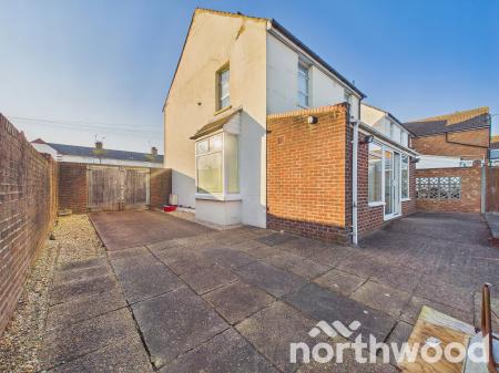 2 bedroom Detached house for sale in Kingsnorth Road, Kingsnorth, Ashford, TN23