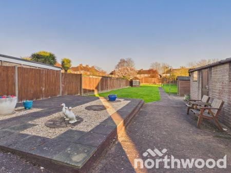 2 bedroom Detached house for sale in Kingsnorth Road, Kingsnorth, Ashford, TN23