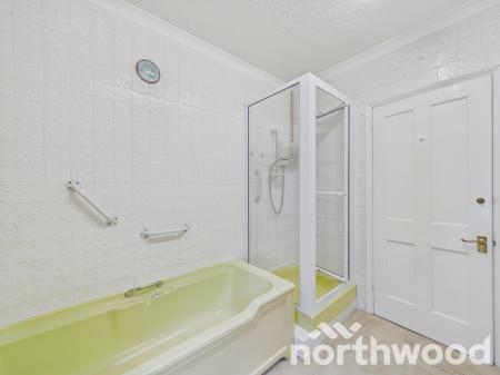 2 bedroom Detached house for sale in Kingsnorth Road, Kingsnorth, Ashford, TN23