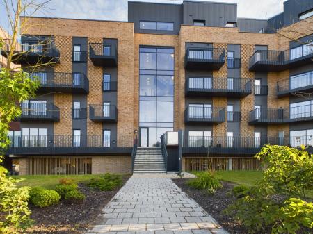 2 bedroom Flat to let in Hampton Place, Ashford, TN23