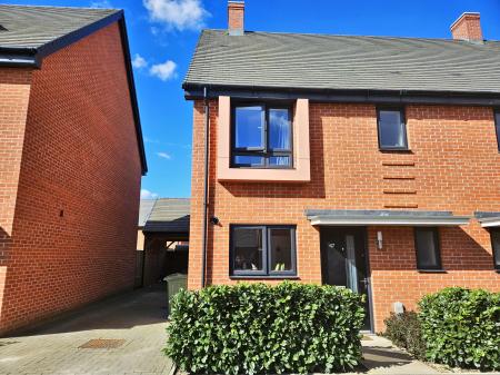 3 bedroom Semi-detached house to let in Heritage Road, Ashford, Ashford, TN25