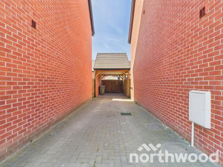 3 bedroom Semi-detached house to let in Heritage Road, Ashford, Ashford, TN25