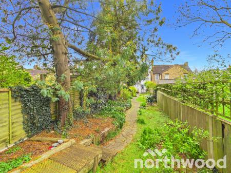 2 bedroom End of terrace house for sale in Cudworth Road, South Willesborough, Ashford, TN24