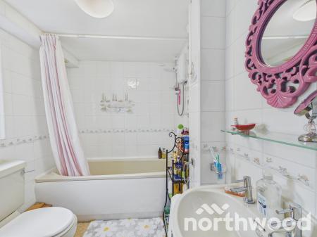 2 bedroom End of terrace house for sale in Cudworth Road, South Willesborough, Ashford, TN24