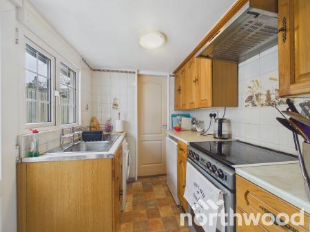 2 bedroom End of terrace house for sale in Cudworth Road, South Willesborough, Ashford, TN24