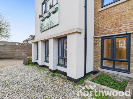 2 bedroom Flat to let in 10 Queen Anne Road, Maidstone, ME14