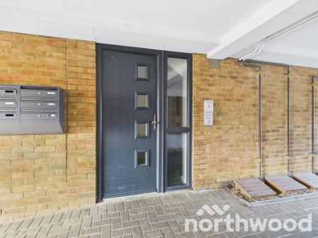 2 bedroom Flat to let in 10 Queen Anne Road, Maidstone, ME14