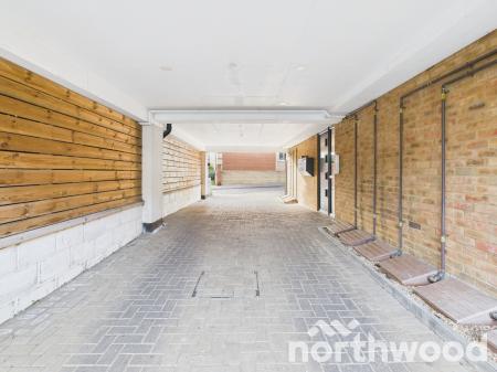 2 bedroom Flat to let in 10 Queen Anne Road, Maidstone, ME14