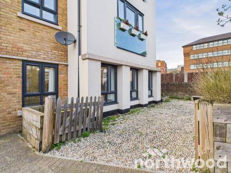 2 bedroom Flat to let in 10 Queen Anne Road, Maidstone, ME14