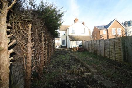 3 bedroom Semi-detached house to let in Godinton Road, Town Centre, Ashford, TN23