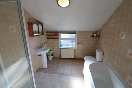 3 bedroom Semi-detached house to let in Godinton Road, Town Centre, Ashford, TN23