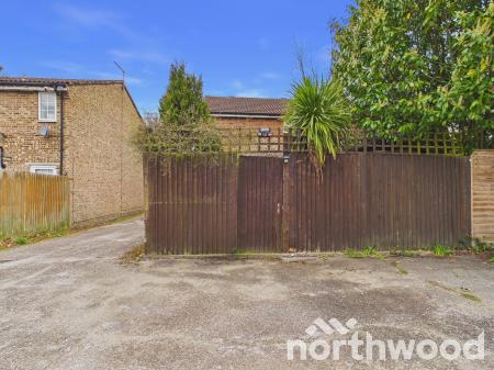 2 bedroom End of terrace house for sale in Nutley Close, Gore Hill, Ashford, TN24