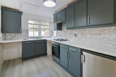 4 bedroom Detached house to let in Siskin Close, Kenington, Ashford, TN25