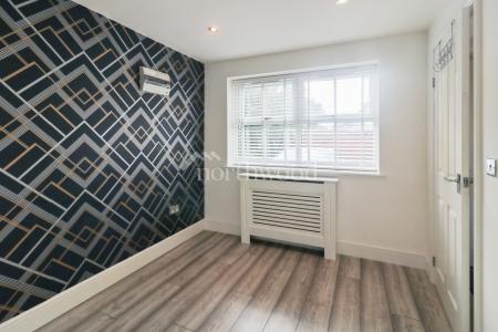 4 bedroom Detached house to let in Siskin Close, Kenington, Ashford, TN25