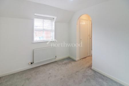 4 bedroom Detached house to let in Siskin Close, Kenington, Ashford, TN25