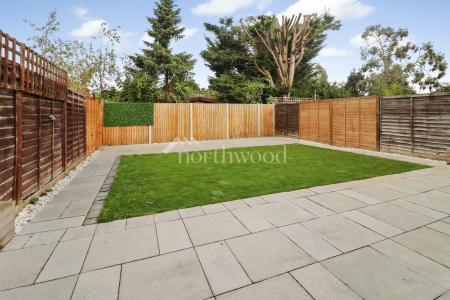 4 bedroom Detached house to let in Siskin Close, Kenington, Ashford, TN25