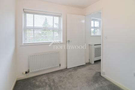 4 bedroom Detached house to let in Siskin Close, Kenington, Ashford, TN25