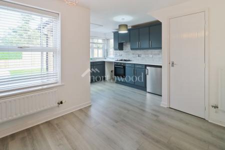 4 bedroom Detached house to let in Siskin Close, Kenington, Ashford, TN25