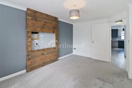 4 bedroom Detached house to let in Siskin Close, Kenington, Ashford, TN25