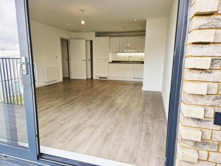 2 bedroom Flat to let in Cantia Place, Ashford, TN23