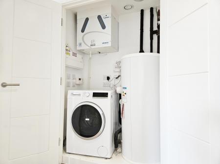 2 bedroom Flat to let in Cantia Place, Ashford, TN23