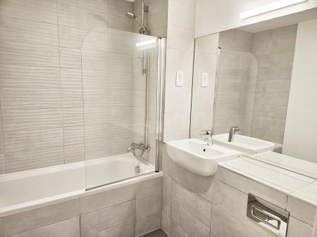 2 bedroom Flat to let in Cantia Place, Ashford, TN23