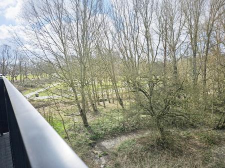 2 bedroom Flat to let in Cantia Place, Ashford, TN23