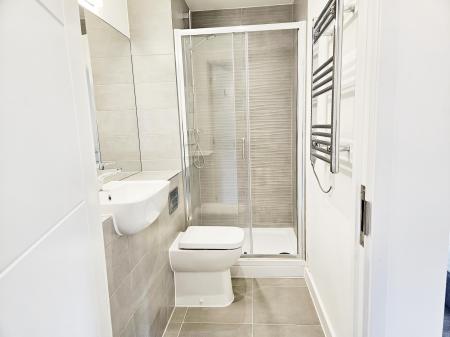 2 bedroom Flat to let in Cantia Place, Ashford, TN23