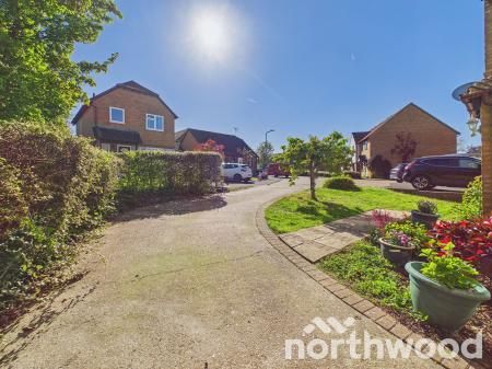 3 bedroom Semi-detached house for sale in Reedmace Close, Singleton, Ashford, TN23