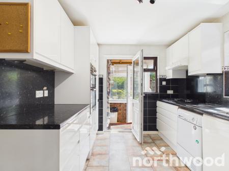 4 bedroom Detached house to let in Lakemead, Singleton, Ashford, TN23