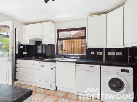 4 bedroom Detached house to let in Lakemead, Singleton, Ashford, TN23