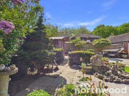 4 bedroom Detached house to let in Lakemead, Singleton, Ashford, TN23