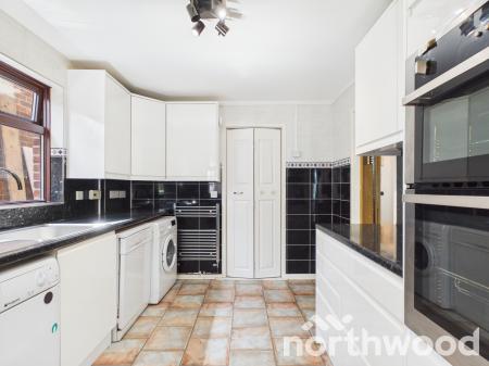 4 bedroom Detached house to let in Lakemead, Singleton, Ashford, TN23