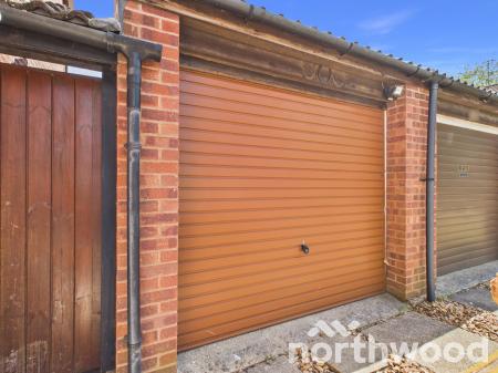 4 bedroom Detached house to let in Lakemead, Singleton, Ashford, TN23
