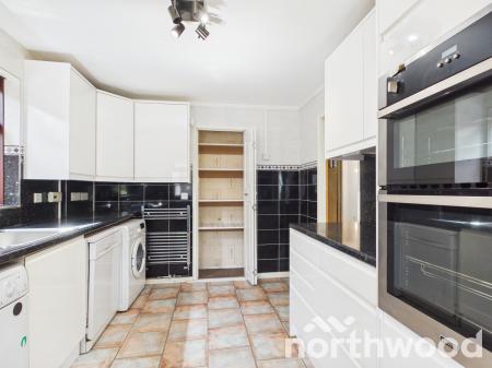 4 bedroom Detached house to let in Lakemead, Singleton, Ashford, TN23