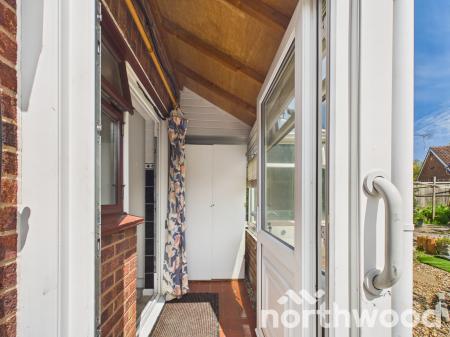 4 bedroom Detached house to let in Lakemead, Singleton, Ashford, TN23